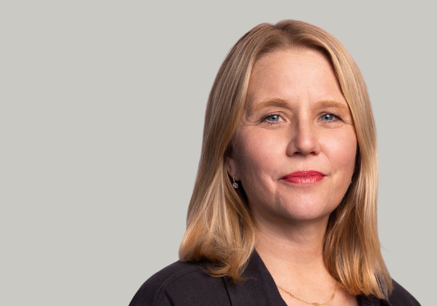 Instructor Sara Hickmann